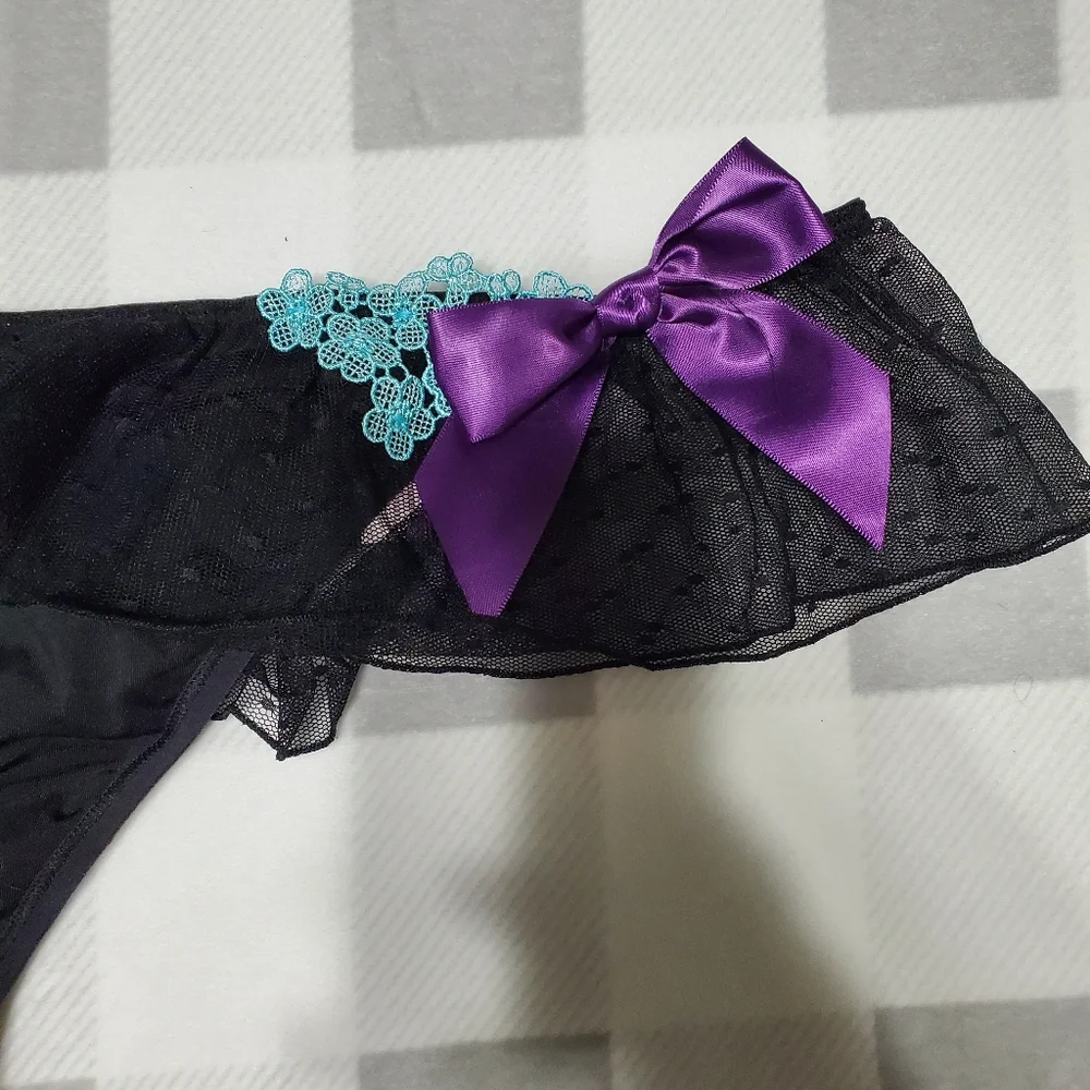 Cacique Bow Ruffle G-String - Picture 2 of 7